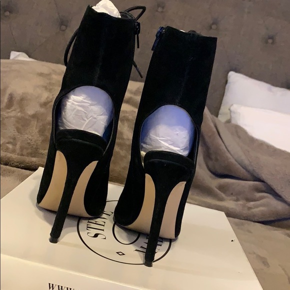 Women Heels - Picture 3 of 4